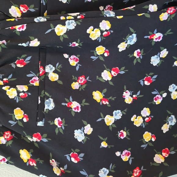 Ann Taylor Floral Pants - Picture 3 of 6